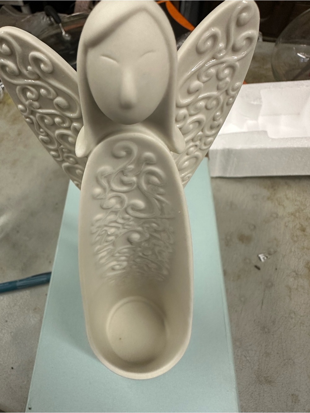 PartyLite Serenity Angel tea light Figurine in Matte White